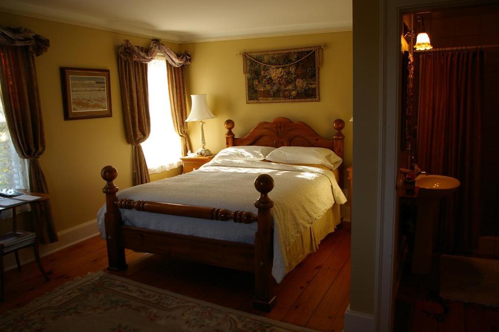 Royal Manor Bed & Breakfast Ниагара-он-те-Лейк Номер фото