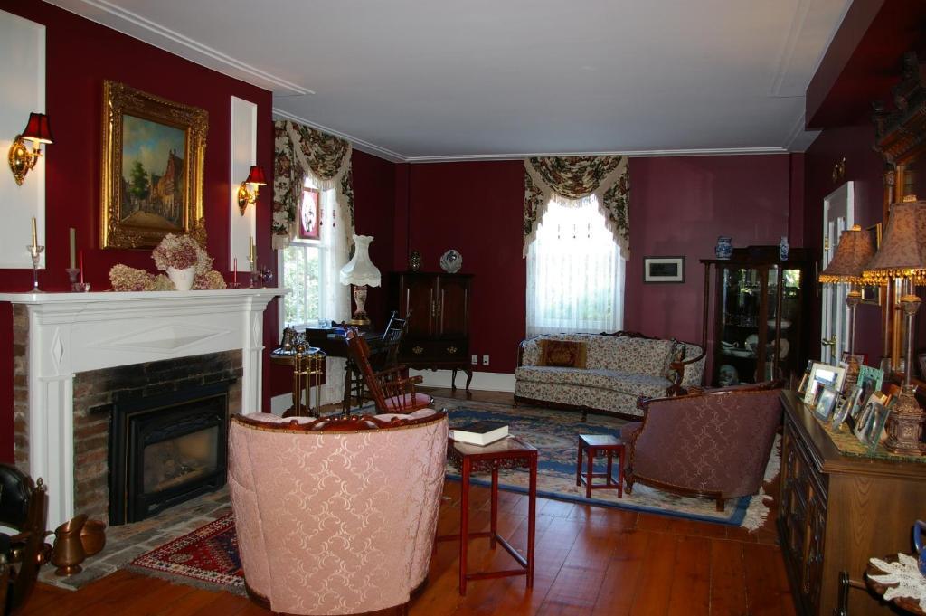 Royal Manor Bed & Breakfast Ниагара-он-те-Лейк Экстерьер фото